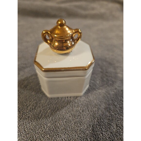 Enesco 1978 Sugar Bowl Trinket Box Jar White with 18 Kt Gold Accents - Picture 3 of 8
